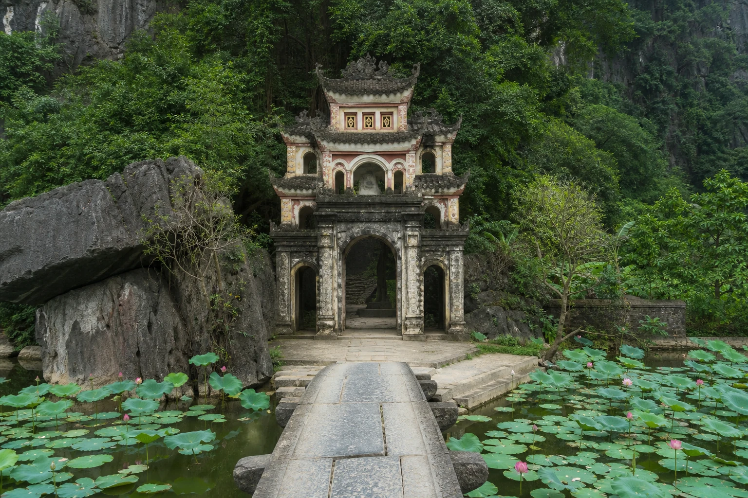 碧洞寺山门